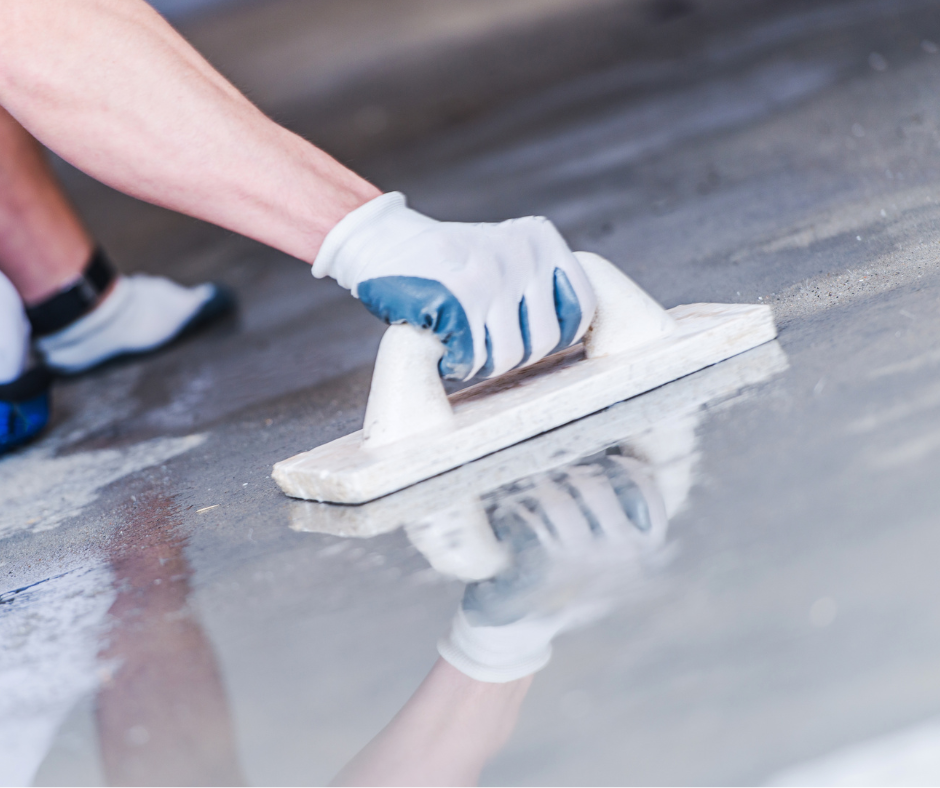 concrete professional in Roanoke, applying finishes to the new patio