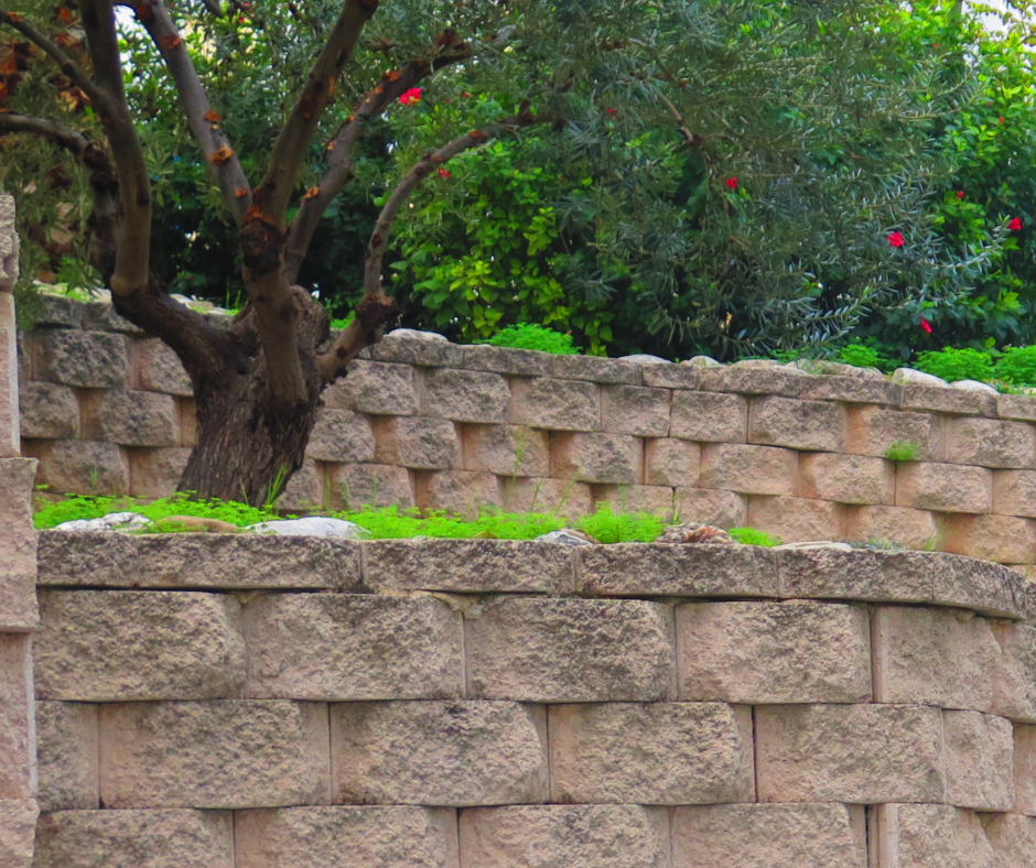 experts in retaining walls, ensuring the best service in the area of Fort Wayne